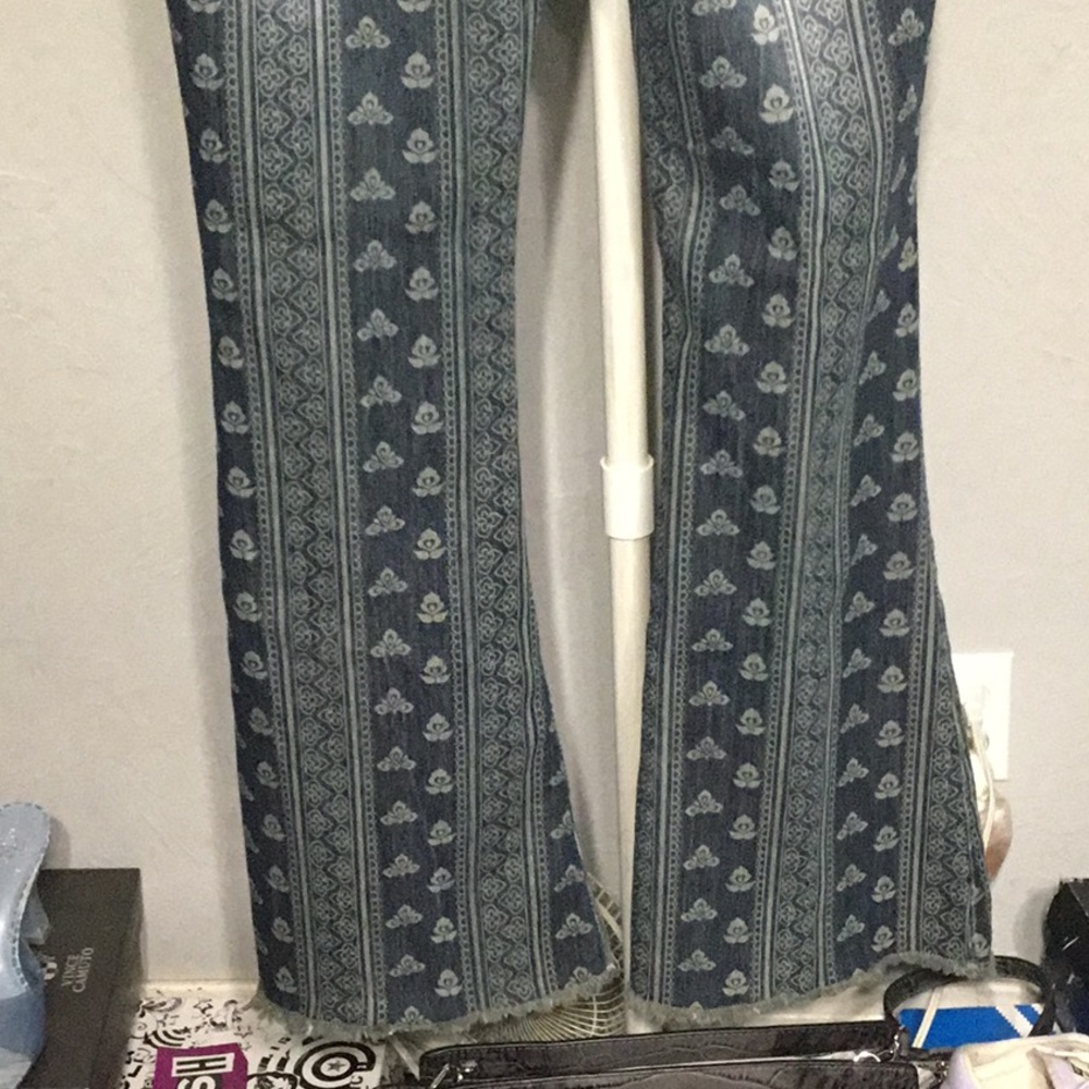 Flair Bottom Jeans - Picture 5 of 5